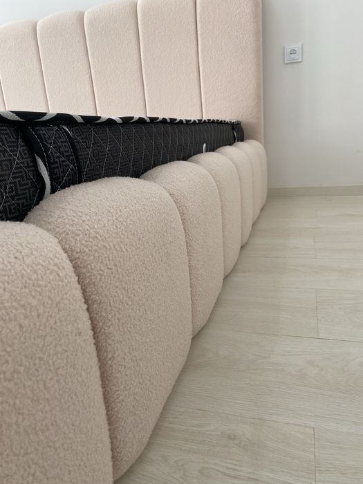 Кровать двуспальная с подъемным механизмом