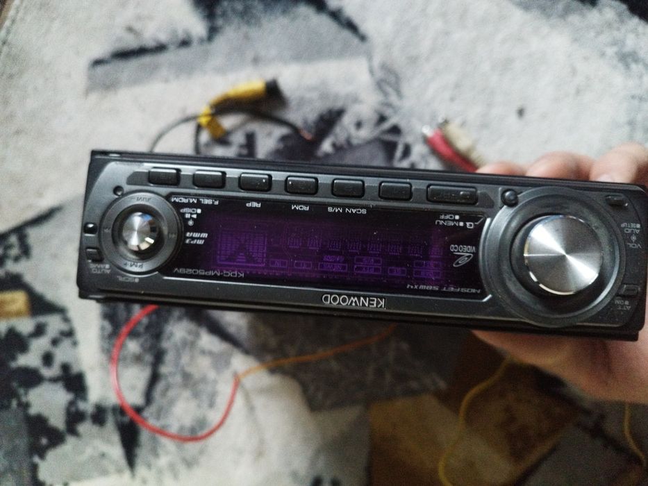 Продам магнитолу Kenwood