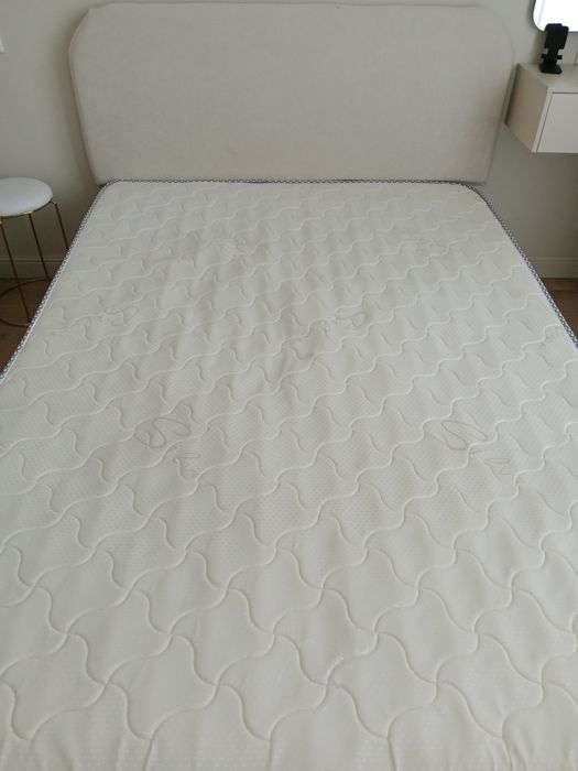 Двуспальный кровать с матрас