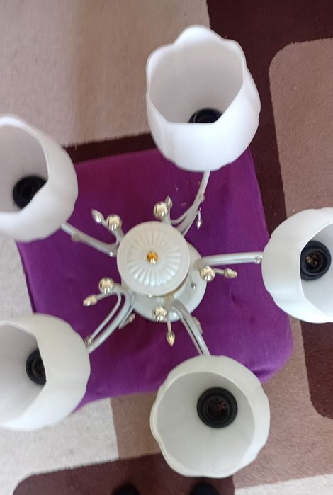 Продаётся люстра