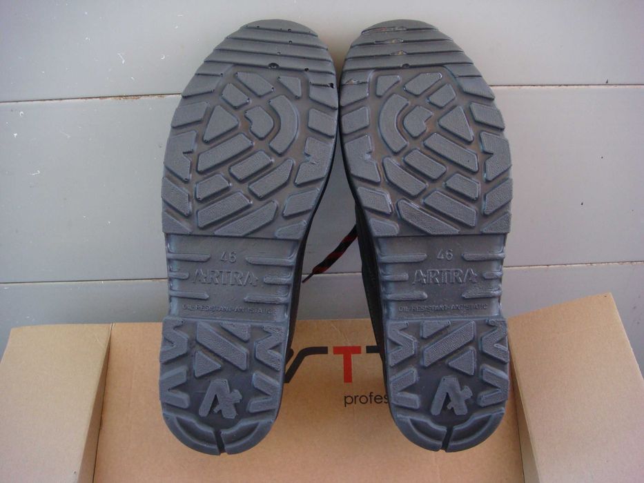 Нови работни обувки Artra 46 номер.