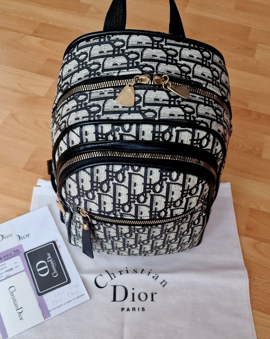 Rucsac C D super model, super pret, saculet, etichetă
