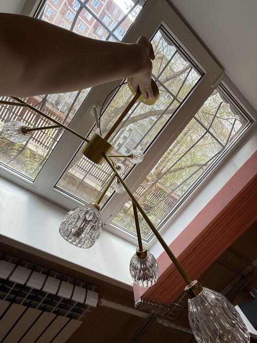 Продам люстру 2000