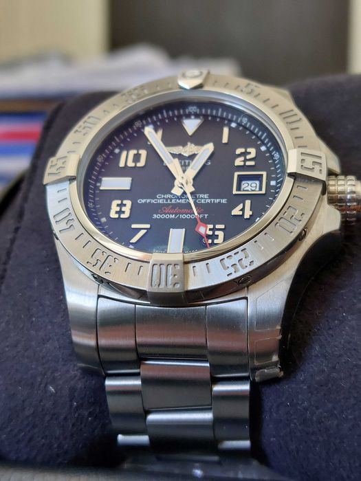 Breitling Avenger Seawolf / Chronograph 43 / GMT 45 Diver's Auto