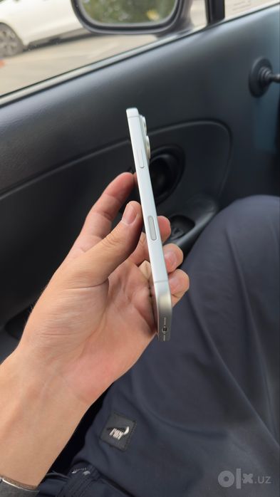 iPhone 17 pro max silver