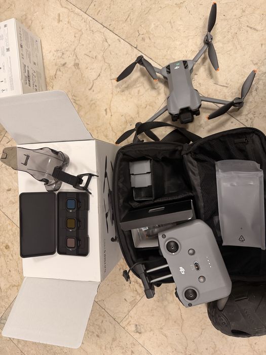 Drona dji mini 5 pro fly more combo noua in garantie