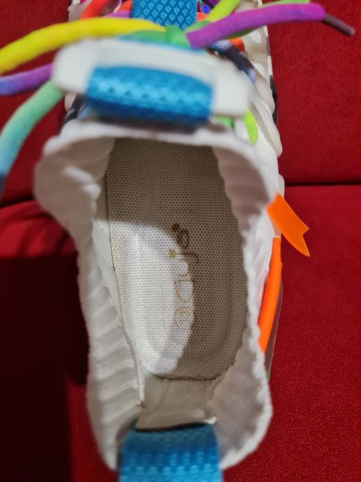 Guja  adidași albi impecabili