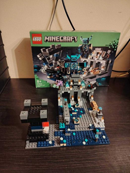 LEGO Minecraft 21246 Batalia intunericul adanc