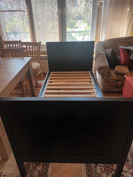 Легло с подматрачна рамка, с високи табли, в цвят венге, за тийнейджъри