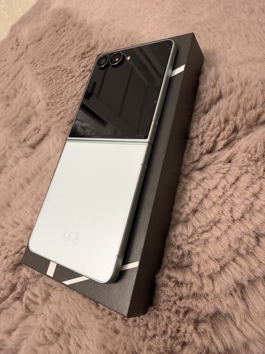 Vând Samsung Galaxy Z Flip 7    512 gb