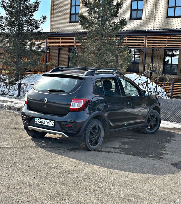 Renault Sandero/автомат/2015г