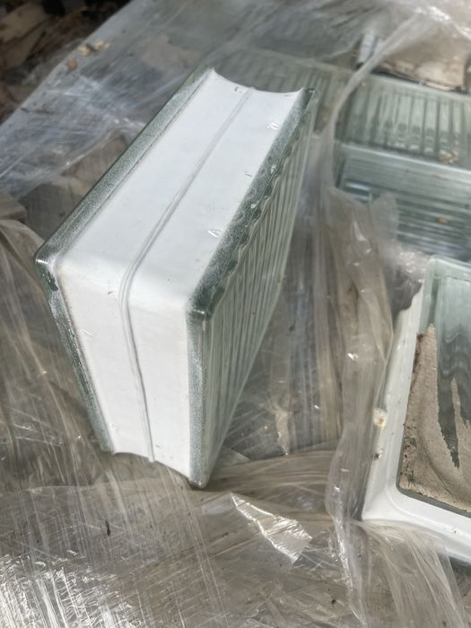 Продавам съклени тухли