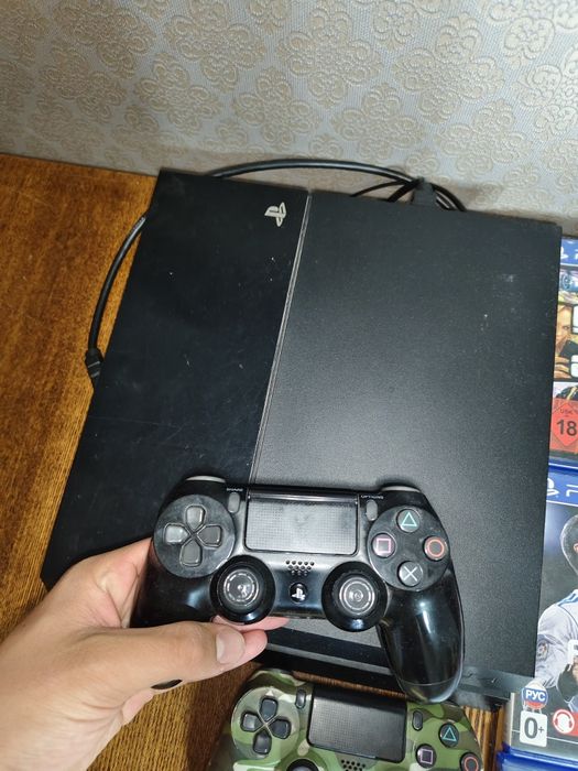 продам Sony Playstation 4