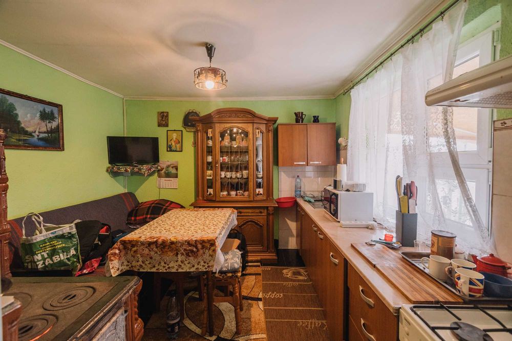 Vand casa cu etaj, in localitatea Trusesti, judet Botosani