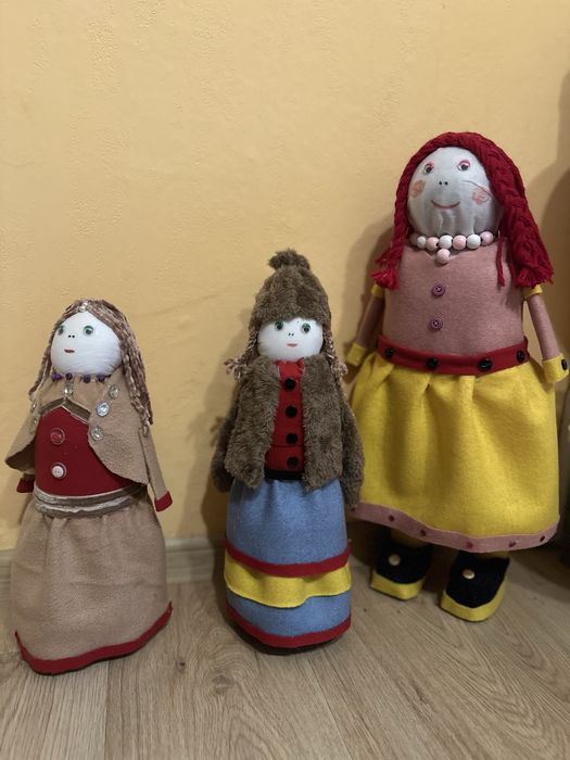 Ръчно изработени цветя и кукли