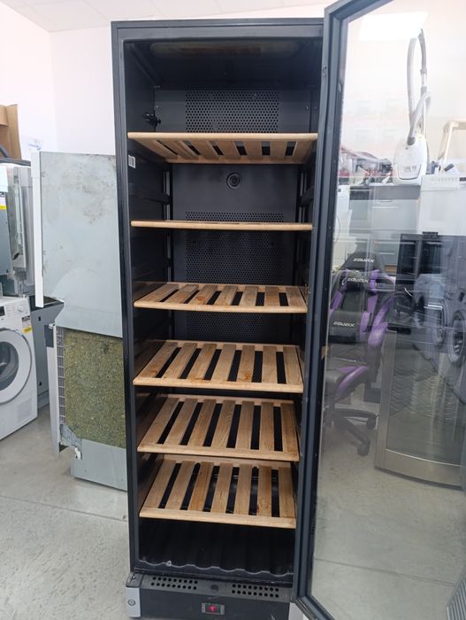 Хладилна витрина за вино Vestfrost