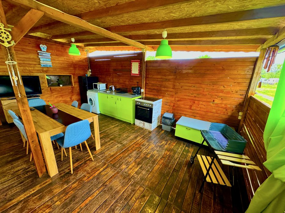 Каравана с веранда 60кв. + баня и тоалетна