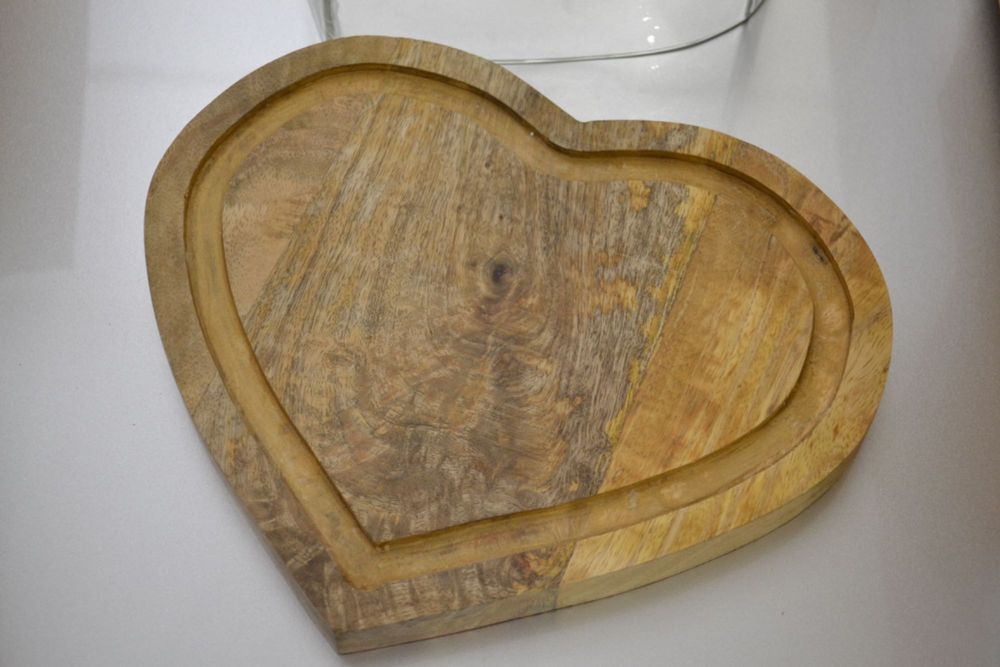 Platou de lemn cu capac de sticlă INIMIOARA