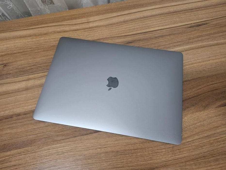 MacBook pro i9 2019