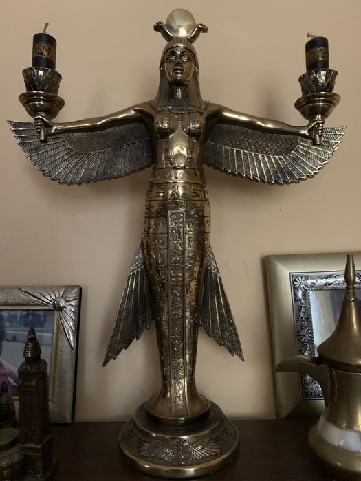 Sfetnice (sfeșnice) bibelouri, vaza (vaze), fructiere