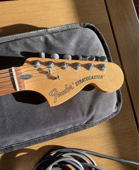 Китара - Fender Deluxe Roadhouse Stratocaster PF Mystic Blue