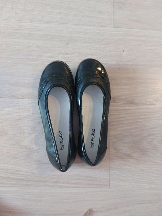 Обувь для девочки лодочки и лоферы  кожаные 36 размера