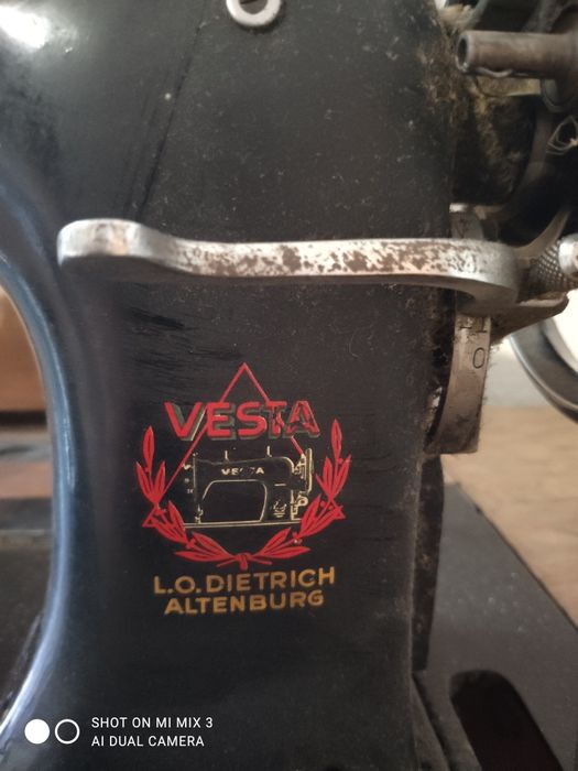 Стара ретро шевна машина VESTA