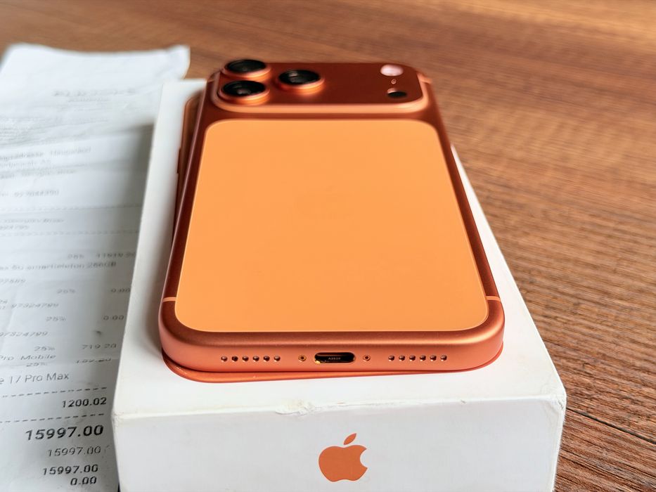 iPhone 17 Pro Max 1 зареждане!!!