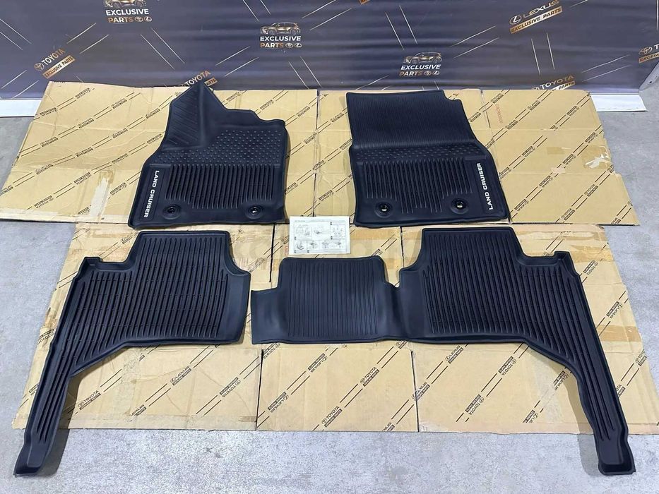 Оригинальные резиновые коврики (полики) салона Toyota LC 300