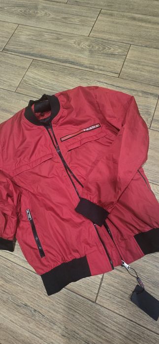 Geaca noua cu eticheta