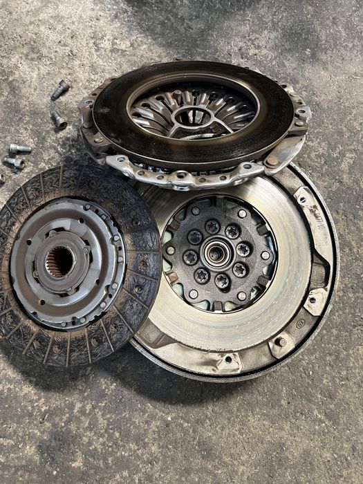 Kit ambreiaj volanta 320d 318d bmw f10 f30 e90 e60 n47d20a/c