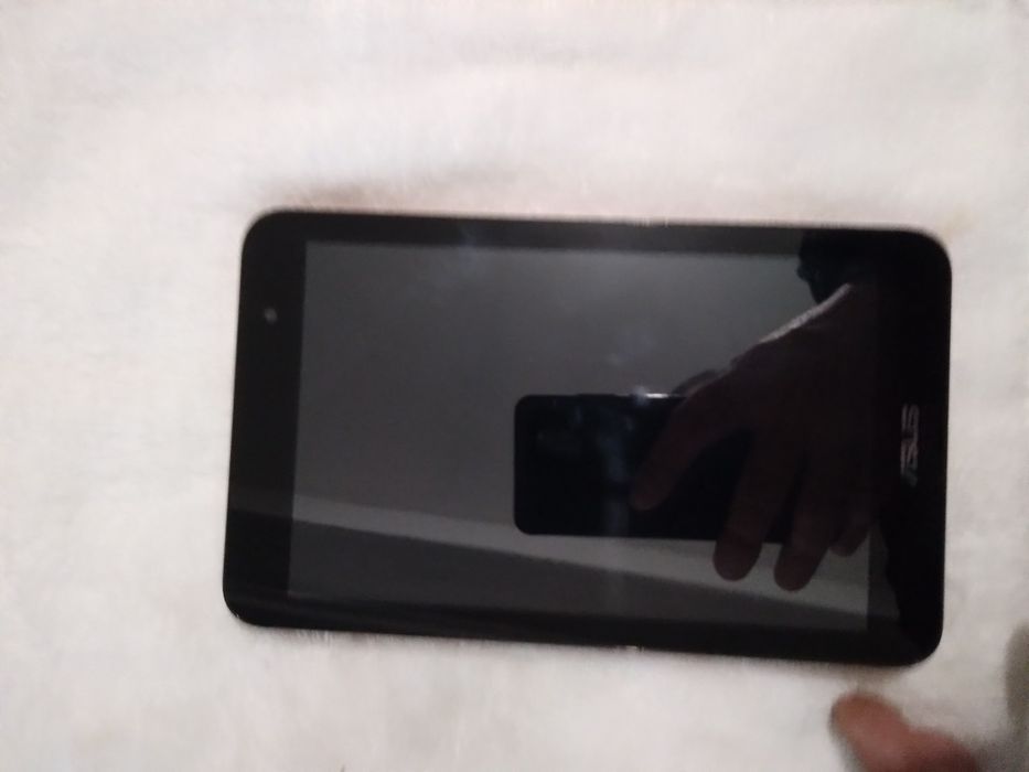 Продавам таблет asus k 013