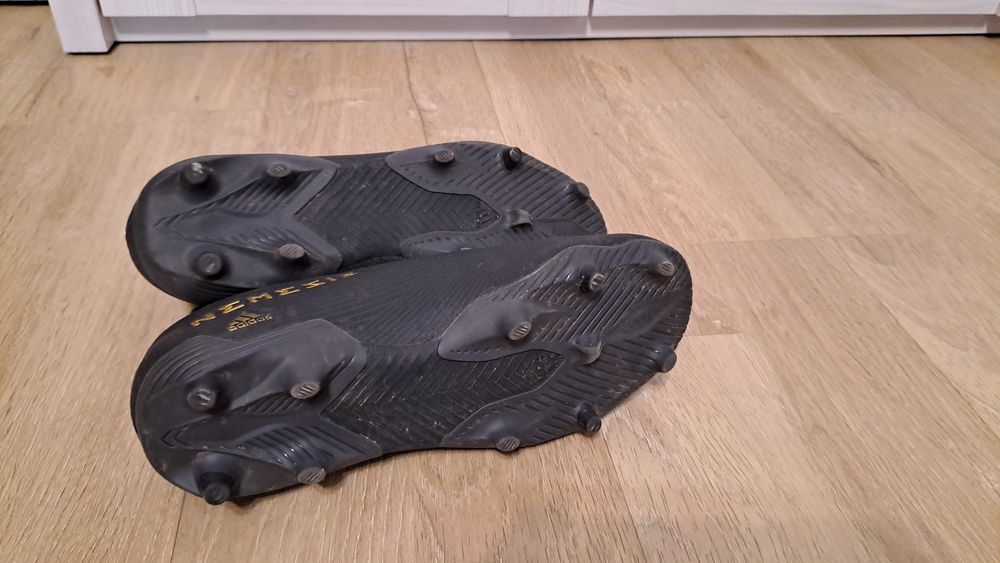 Футболни обувки Adidas Nemeziz номер  40