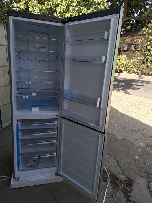 Срочно продаётся холодильник Haier абсолютно новый 3 года гарантия ест