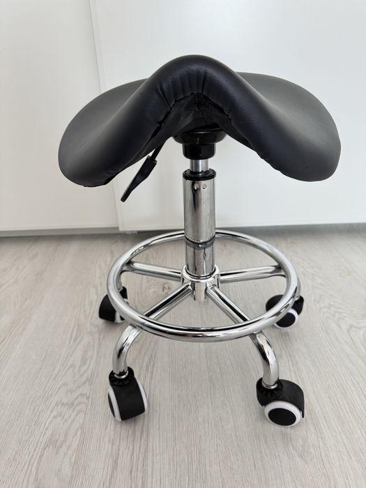 Scaun reglabil cosmetica