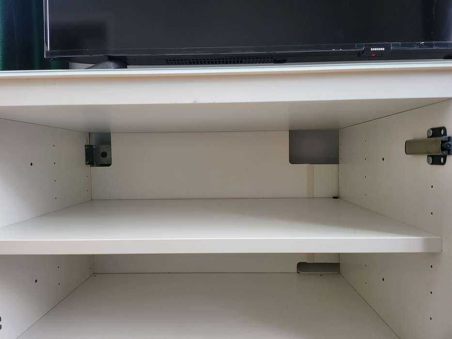 Masuta TV IKEA, suprafata de sticla 750 Lei