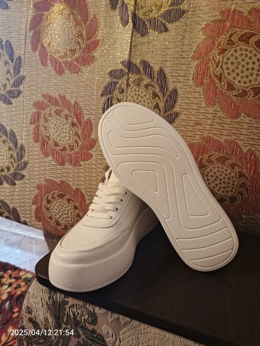 Кроссовки кожаные