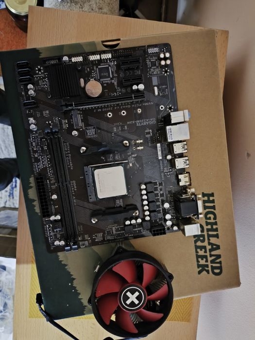 Kit AM4 Placă de Bază Gigabyte GA-A320M-S2H + Procesor AMD A10-8770 + Cooler