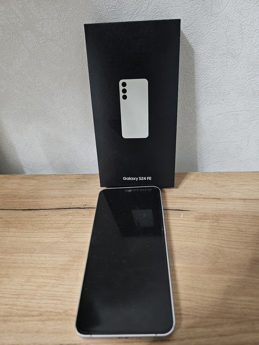 Смарифон Samsung S24 FE