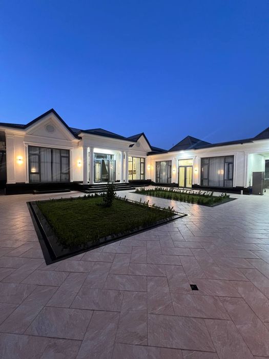 Huvaydo mahallada srochna hashamatli uyimiz sotuvda.