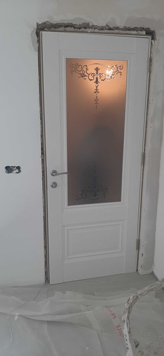 Montăm uși exterioare si interioare