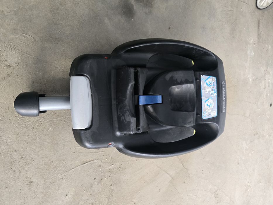 Намалена цена! Столче и база за кола Maxi Cosi Cabriofix