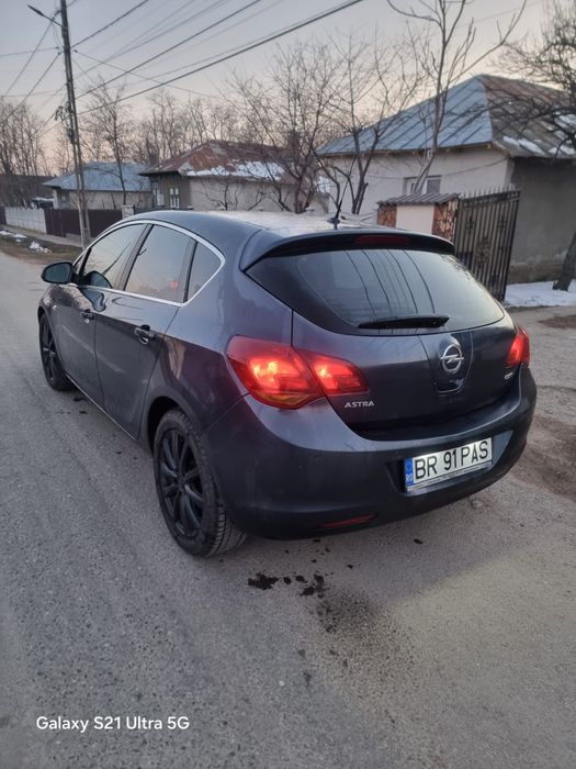 Vand Opel Astra J versiunea COSMO 1.7cdti, 125CP, fabricatie 2010