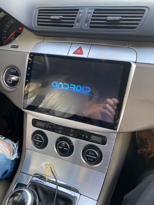 Navigatii VW passat tesla