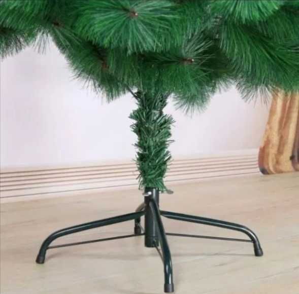 Продам пушистую искусственную ёлку в идеальном состоянии.