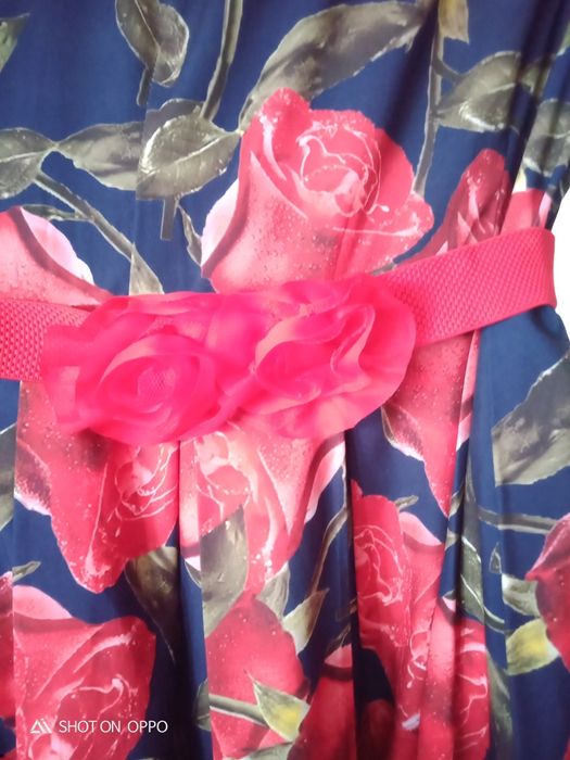 Продаётся  платье с цветочным принтом