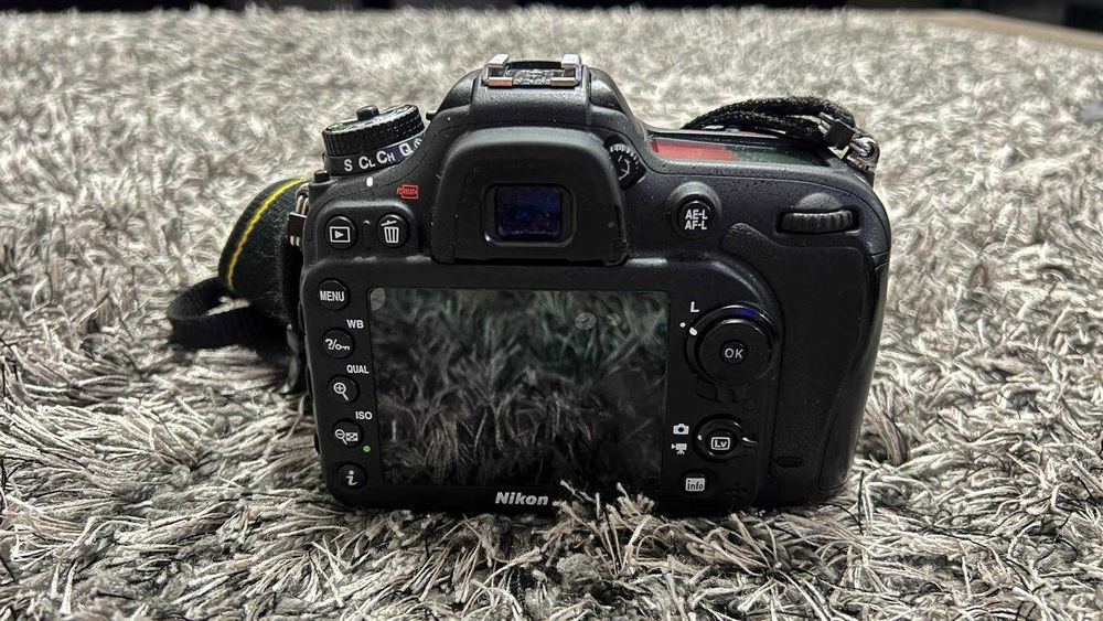 Nikon D7200 + obiectiv Nikon 70-300mm f/4,5-5,6 VR +Blitz Nissin DI600