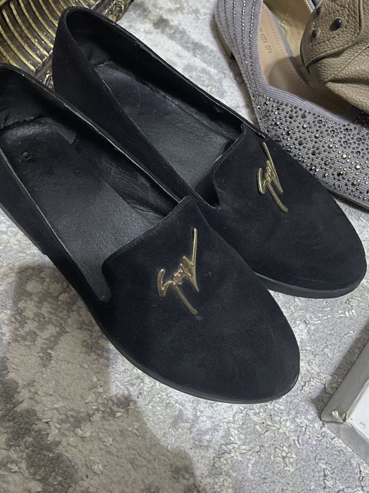 Все балетки по 2000 тг