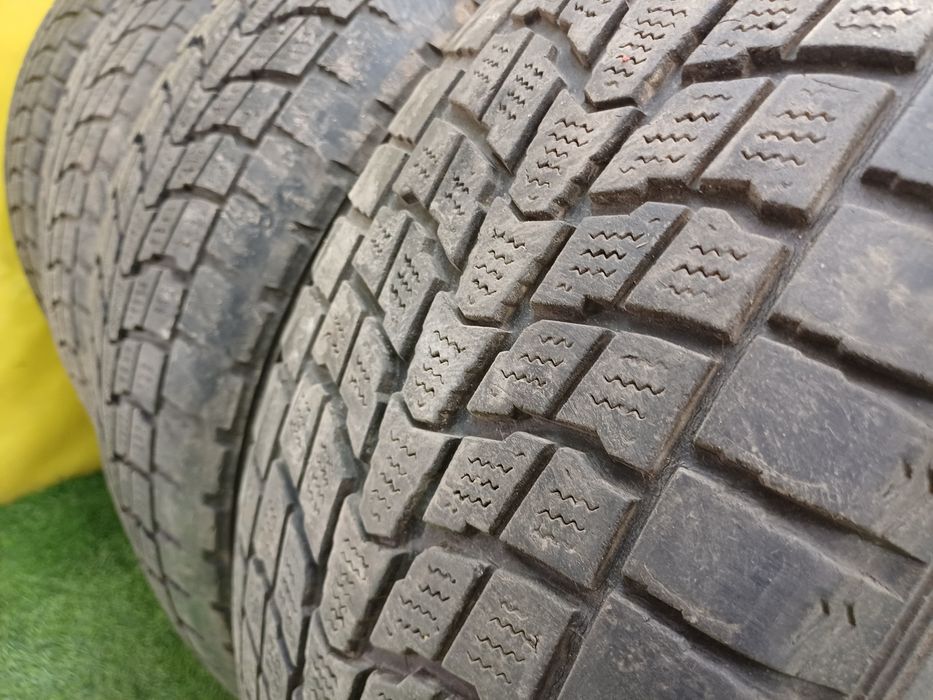 Шины R17 235/65 Dunlop комплект.