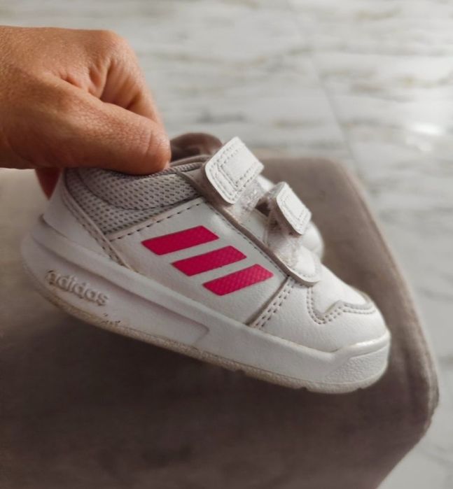 Vând adidași fetiță